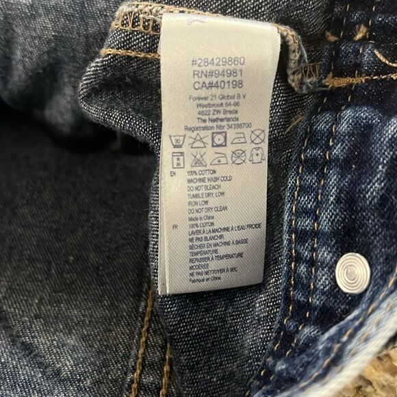 Forever 21 Acid Wash Studded Cropped Denim Vest Sz Small - Picture 12 of 12